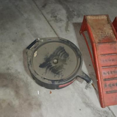 OIL COLLECTION PAN AND A PAIR OF AUTO RAMPS