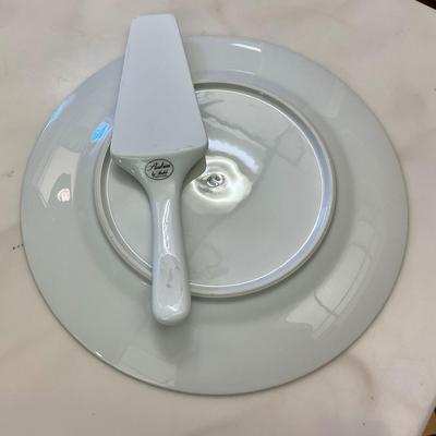 Fancy plate and server by Andrea