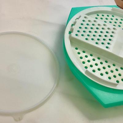 Tupperware grater with lid 3 piece set