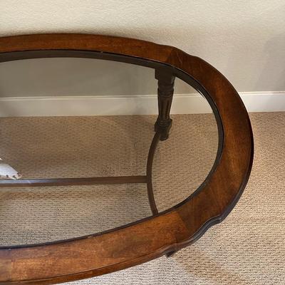 BEAUTIFUL OVAL COFFEE TABLE WITH FAUX PLANT
