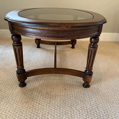 BEAUTIFUL OVAL COFFEE TABLE WITH FAUX PLANT