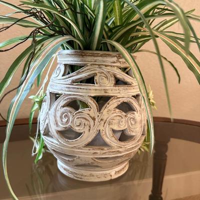 BEAUTIFUL OVAL COFFEE TABLE WITH FAUX PLANT