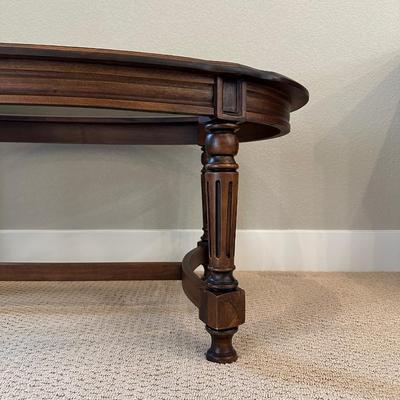 BEAUTIFUL OVAL COFFEE TABLE WITH FAUX PLANT