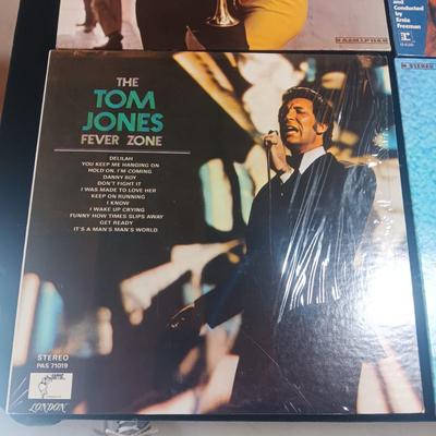 6 VINYL RECORD ALBUMS