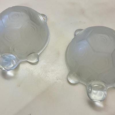 2 glass turtles