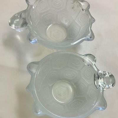 2 glass turtles