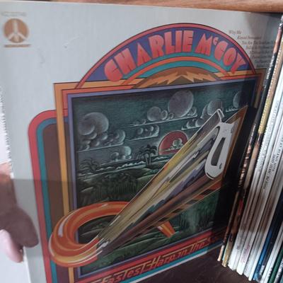 LARGE COLLECTION OF VINYL RECORDS