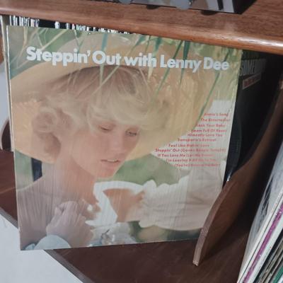LARGE COLLECTION OF VINYL RECORDS