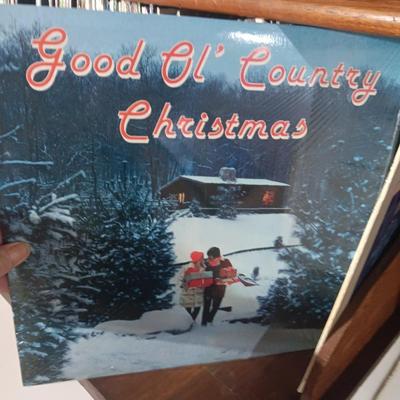 LARGE COLLECTION OF VINYL RECORDS