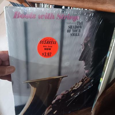 LARGE COLLECTION OF VINYL RECORDS