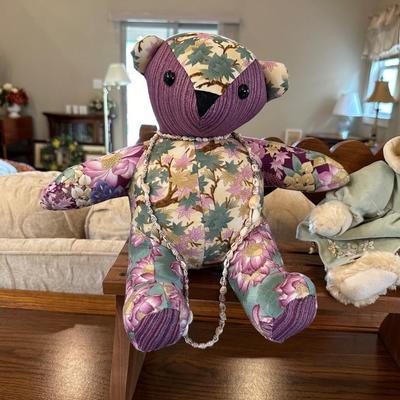 2 PLUSH TEDDY BEARS ON A WOODEN BENCH