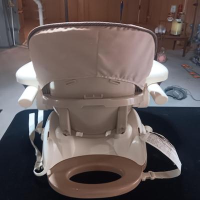 FISHER-PRICE SPACE SAVER BOOSTER CHAIR