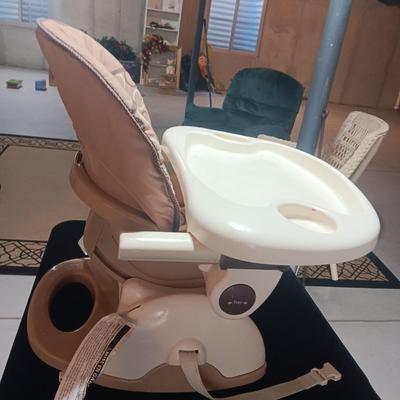 FISHER-PRICE SPACE SAVER BOOSTER CHAIR