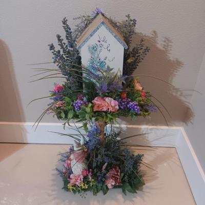 DECORATIVE FREE STANDING BIRDHOUSE