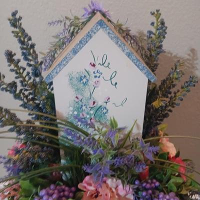 DECORATIVE FREE STANDING BIRDHOUSE
