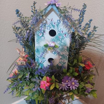 DECORATIVE FREE STANDING BIRDHOUSE
