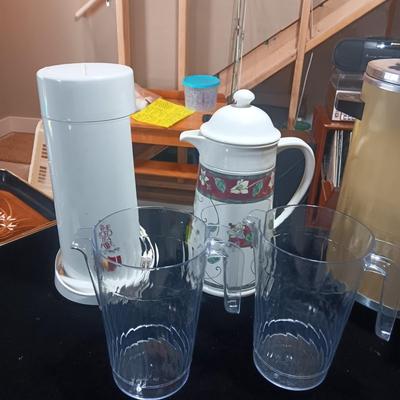 COFFEE URN, ICE TEA MAKER, CARAFE, SERVING TRAYS AND 2 PLASTIC PITCHERS