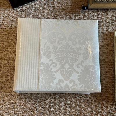 DIGITAL & REGULAR PICTURE FRAMES PLUS PHOTO ALBUM