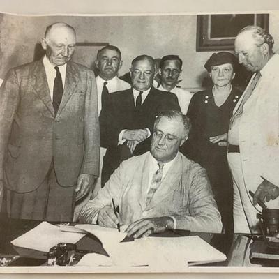 Photo of the signing of Social security act