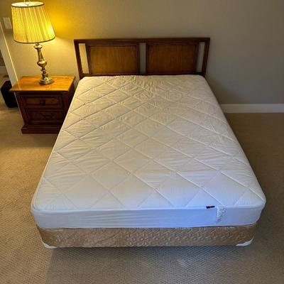 QUEEN SIZE BED WITH HEADBOARD AND FRAME, NIGHT STAND W/LAMP