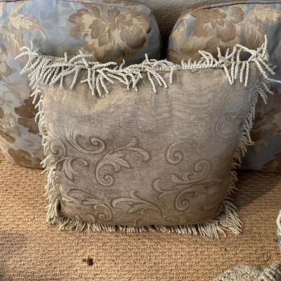 THROW PILLOWS