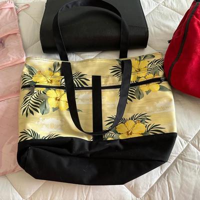 TRAVEL ORGANIZER, TOTES AND BRIEFCASE