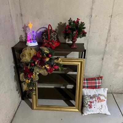 CHRISTMAS DECORATIONS AND THROW PILLOWS