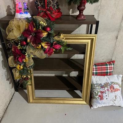 CHRISTMAS DECORATIONS AND THROW PILLOWS