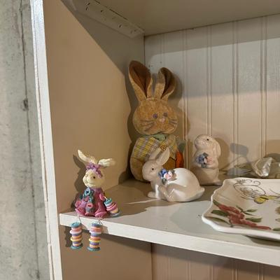LARGE COLLECTION OF EASTER DECORATIONS PLUS A SCARE CROW