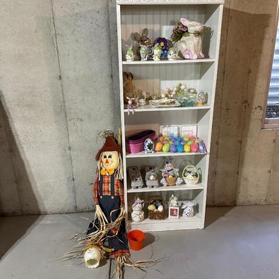 LARGE COLLECTION OF EASTER DECORATIONS PLUS A SCARE CROW