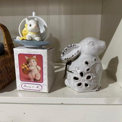 LARGE COLLECTION OF EASTER DECORATIONS PLUS A SCARE CROW