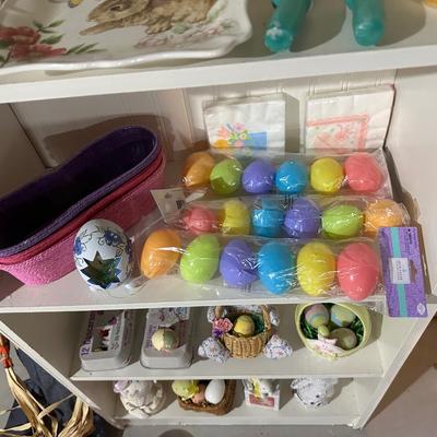 LARGE COLLECTION OF EASTER DECORATIONS PLUS A SCARE CROW