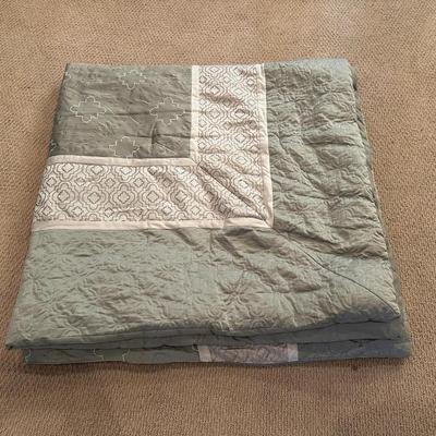 QUEEN SIZE COMFORTER, BLANKET, SHAMS AND THROW PILLOWS
