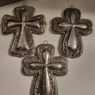 TIN HAMMERED SHELF AND ALUMINUM CROSSES