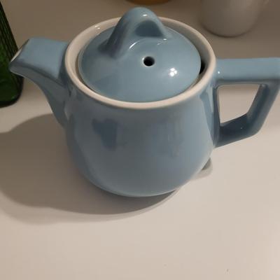 HALL TEAPOTS & OTHER VINTAGE KITCHEN ITEMS