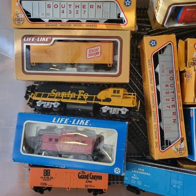 LARGE SELECTION OF NEW TRAIN CARS