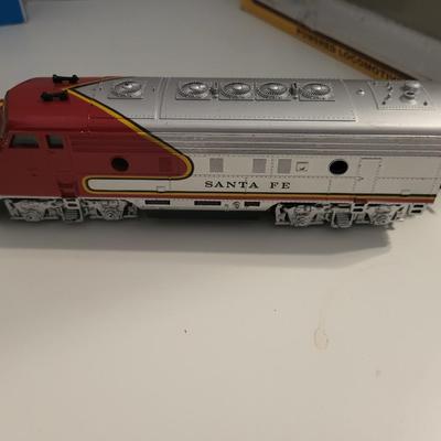 LIFE-LIKE TRAIN ENGINES
