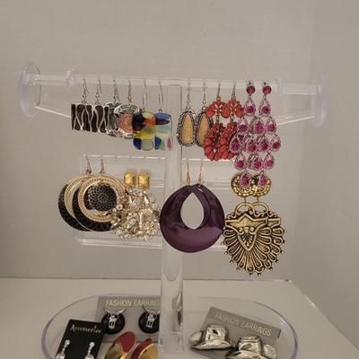 ASSORTMENT OF PIERCED EARRINGS