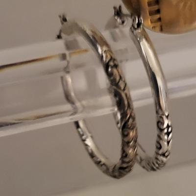 GREAT VARIETY OF PIERCED EARRINGS