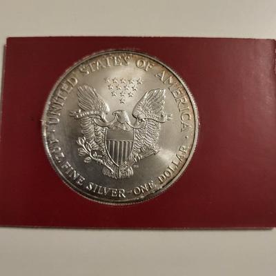 2000 AMERICAN EAGLE UNCIRCULATED?? SILVER DOLLAR