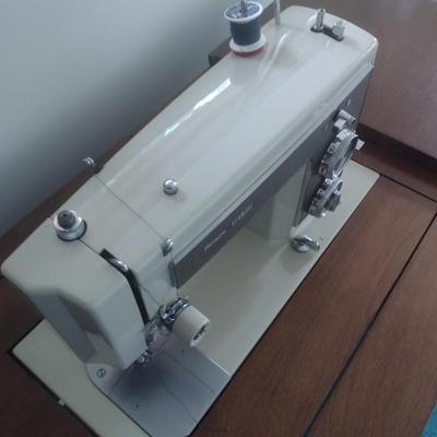 Sears Kenmore 1410 Zig Zag Sewing Machine with Cabinet
