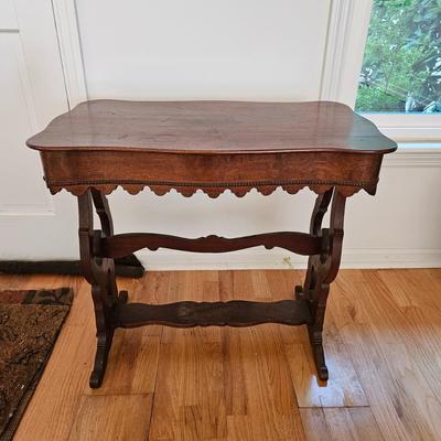 Scalloped Edge Wood Side Table (LR-JS)