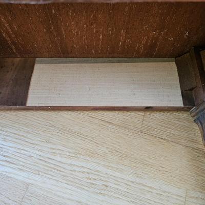 Henredon Side Table (LR-JS)