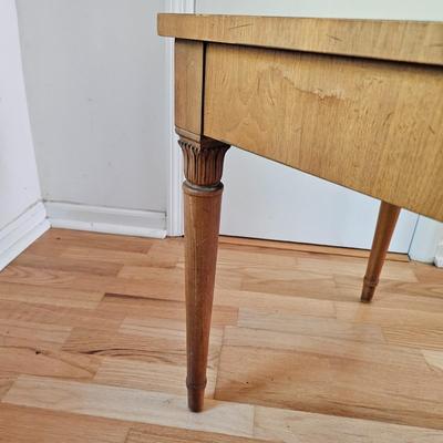 Henredon Side Table (LR-JS)