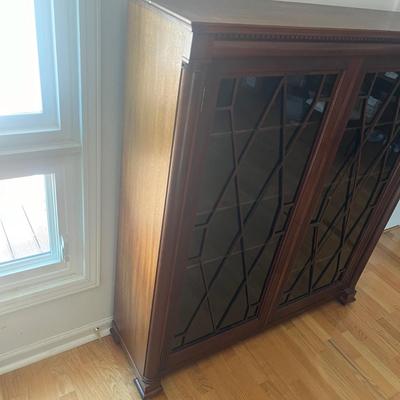 Vintage Display Cabinet with Key (DR-MG)