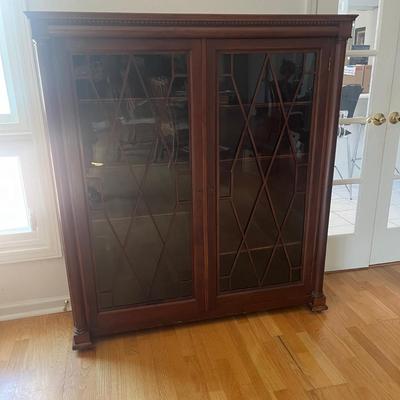Vintage Display Cabinet with Key (DR-MG)