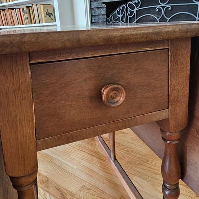 Drop Leaf Table w/Center Drawer (LR-JS)