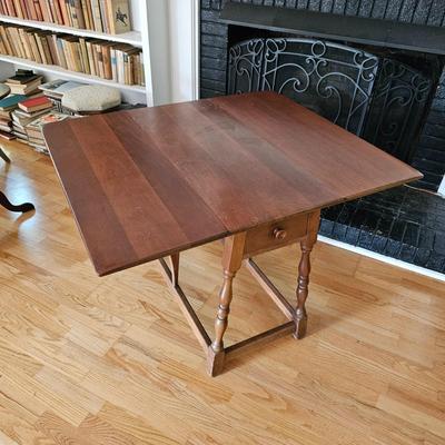 Drop Leaf Table w/Center Drawer (LR-JS)
