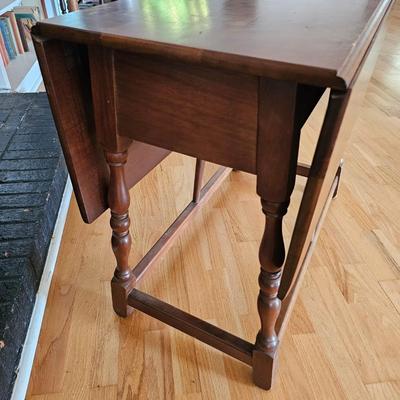 Drop Leaf Table w/Center Drawer (LR-JS)