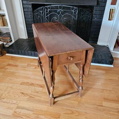 Drop Leaf Table w/Center Drawer (LR-JS)